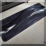 X02. Lululemon mat. 